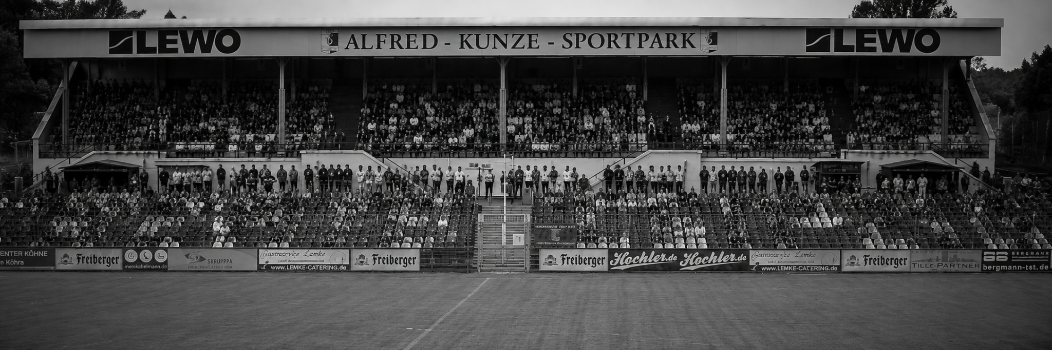 Volle Tribüne im Stadion