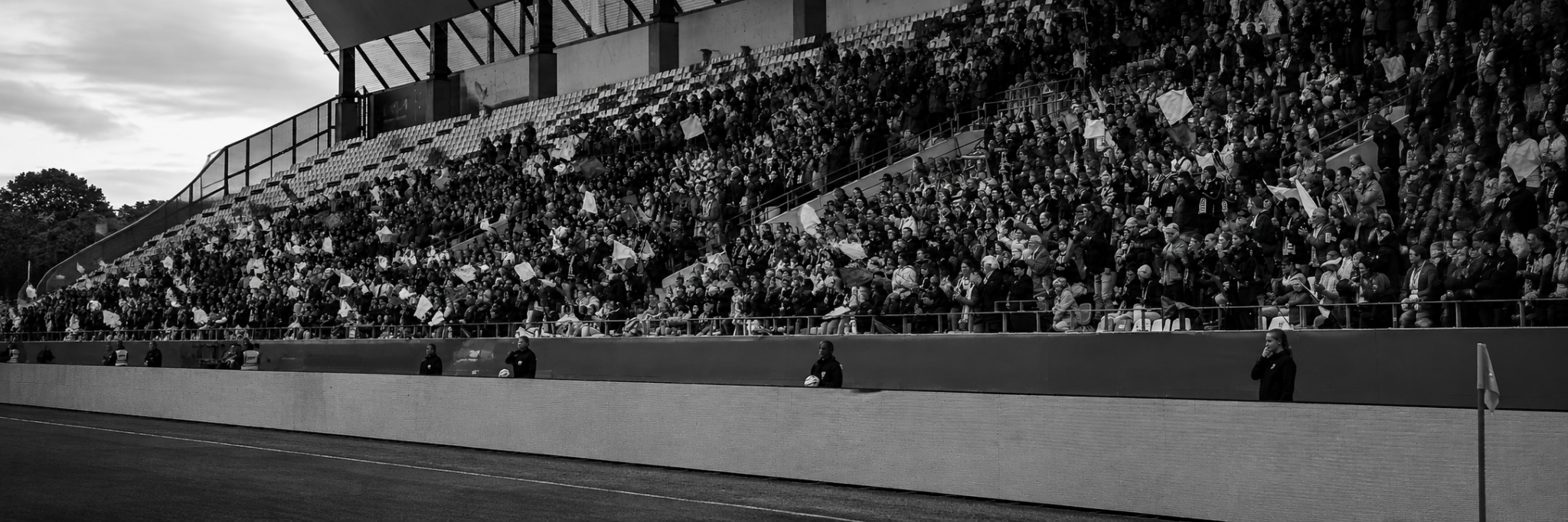 Volle Tribüne im Stadion